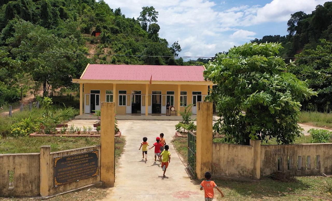 Qua sự chung tay, kết nối của lực lượng Công an tỉnh, đến nay đã có 6 điểm trường ở vùng cao đã được xây dựng khang trang, sạch đẹp, đầy đủ cơ sở vật chất.