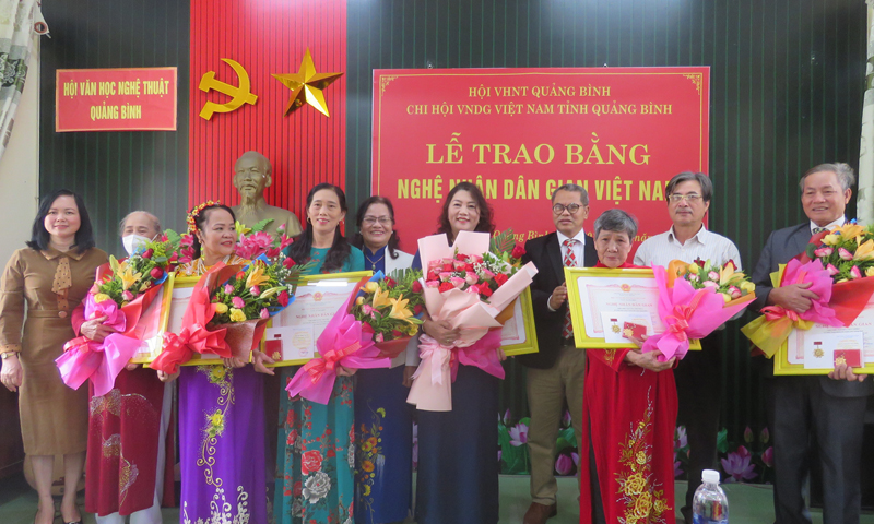 Hoạt động tôn vinh nghệ nhân dân gian góp phần khích lệ, động viên các nghệ nhân trong bảo tồn, phát huy các giá trị di sản văn hóa phi vật thể.