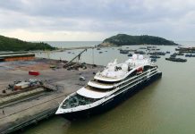 cập cảng Hòn La.