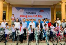 Trao tặng 100 xe đạp cho học sinh nghèo huyện Quảng Ninh Đại diện Báo Nông nghiệp Việt Nam, Quỹ Thiện tâm và huyện Quảng Ninh trao tặng xe đạp cho các em học sinh có hoàn cảnh khó khăn trên địa bàn.