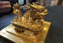 Ấn vàng được đấu giá. (Nguồn: VTV)