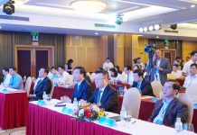 Ủy viên Bộ Chính trị, Thường trực Ban Bí thư Võ Văn Thưởng và nhà báo Lê Quốc Minh, Ủy viên Trung ương Đảng, Chủ tịch Hội Nhà báo Việt Nam, Tổng Biên tập Báo Nhân Dân tham dự hội nghị.