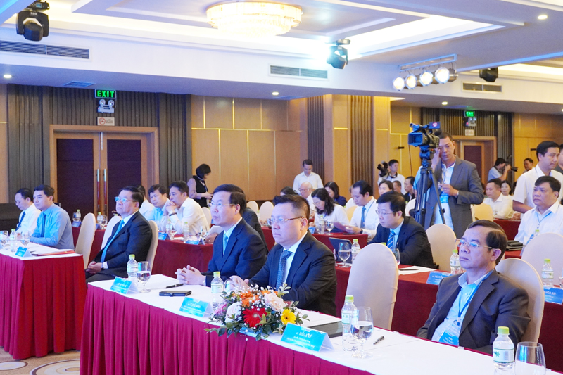 Ủy viên Bộ Chính trị, Thường trực Ban Bí thư Võ Văn Thưởng và nhà báo Lê Quốc Minh, Ủy viên Trung ương Đảng, Chủ tịch Hội Nhà báo Việt Nam, Tổng Biên tập Báo Nhân Dân tham dự hội nghị.