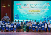 Trao 14 suất học bổng cho các tân sinh viên có hoàn cảnh khó khăn Ban tổ chức trao học bổng cho các tân sinh viên Quảng Bình, Hà Tĩnh, Nghệ An và Thanh Hóa tại chương trình bổng “Tiếp sức đến trường”.