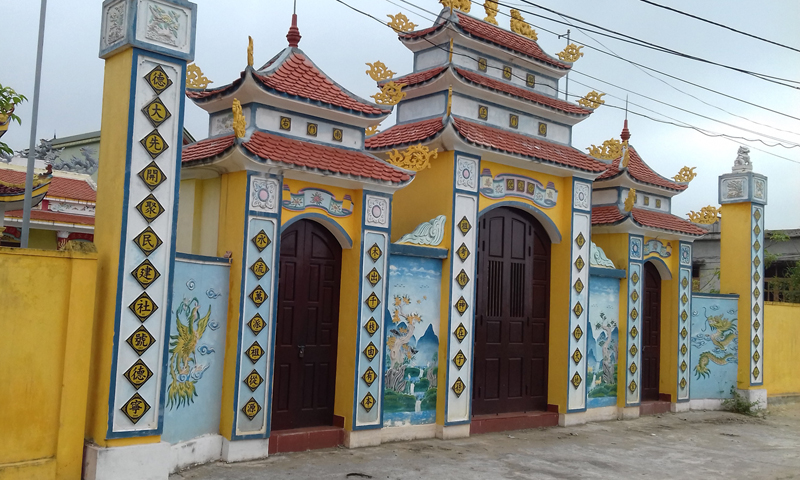  Cổng nhà thờ họ Đặng Đại, thôn Đức Hoa, xã Đức Ninh.