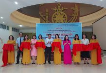 Trình diễn lễ hội mừng cơm mới của đồng bào Bru-Vân Kiều Lễ cắt băng khai mạc buổi trưng bày, thực hành trình diễn.