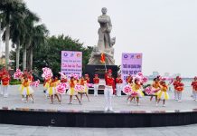 Hòa thanh kèn trống cộng đồng với chủ đề “Tiến lên đoàn viên” Toàn cảnh buổi biểu diễn.