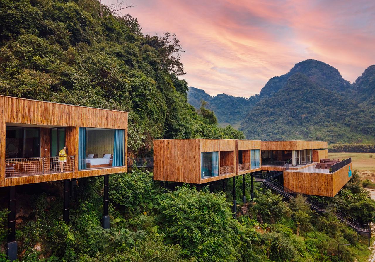 Lưu trú tại Tú Làn Logde, du khách sẽ có cơ hội trải nghiệm thêm văn hóa địa phương, tìm hiểu cuộc sống của người dân vùng rốn lũ Tân Hóa. Ảnh: Oxalis Adventure