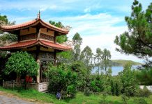 Đại tướng Võ Nguyên Giáp-Người vĩnh hằng trong hai tiếng nhân dân Tháp chuông khu mộ Đại tướng Võ Nguyên Giáp ở Vũng Chùa, xã Quảng Đông (Quảng Trạch).