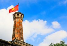 Quốc kỳ với Tết cổ truyền Cột cờ Hà Nội (Nguồn: Internet).