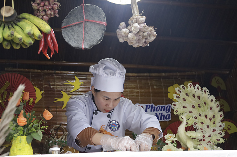 Trong thời gian 60 phút, mỗi đội thi sẽ thực hiện 2 món ăn.