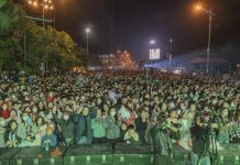 Hàng ngàn du khách và người dân địa phương tham gia Phong Nha Countdown Party 2023.