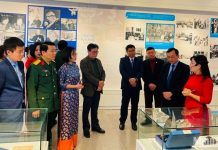 Khai mạc Trưng bày chuyên đề “Hiệp định Paris-Cánh cửa hòa bình” Công chúng tham quan trưng bày chuyên đề “Hiệp định Paris - Cánh cửa hòa bình”.