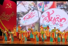 Điểm hẹn mùa xuân Việc tổ chức các chương trình biểu diễn văn nghệ tạo sân chơi hấp dẫn cho người dân trong các dịp lễ, tết.