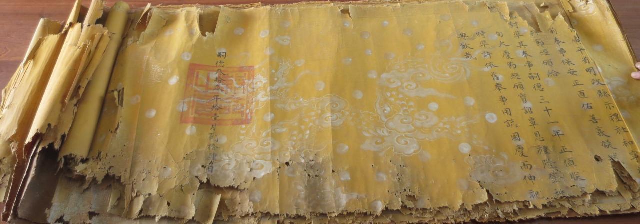 Nhiều sắc phong quý trên địa bàn tỉnh đã bị hư hỏng nên rất cần các phương án bảo tồn, gìn giữ.