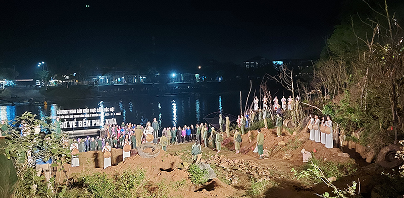Chương trình được diễn ra tại bến phà Xuân Sơn, thuộc xã Sơn Trạch, huyện Bố Trạch, bên dòng sông Son, là chứng tích lịch sử của một thời bom đạn.