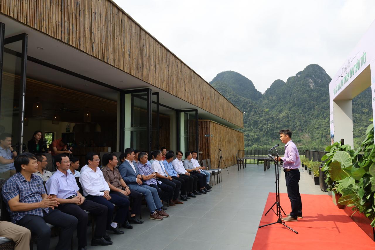 Các đại biểu tham dự tại buổi lễ