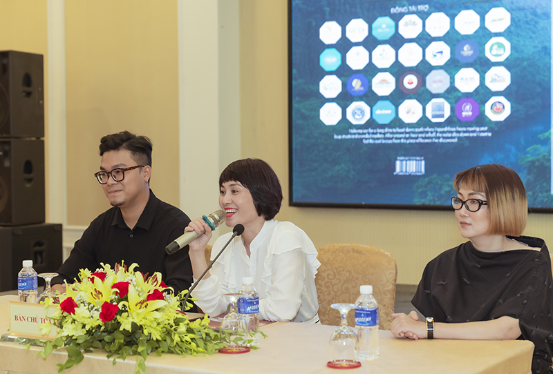 Đại diện Câu lạc bộ Du lịch Quảng Bình giới thiệu dự án.