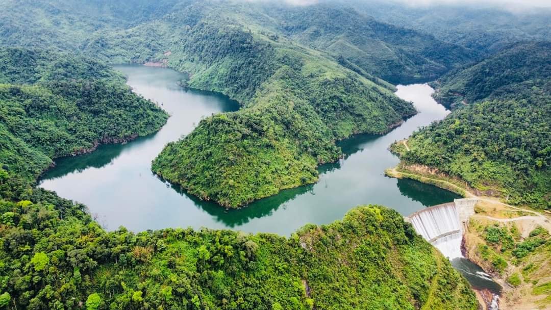 Toàn cảnh lòng hồ thủy điện La Trọng. Ảnh: Đức Dũng.