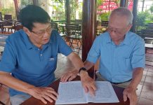 Vang vọng những thanh âm Cựu thanh niên xung phong Phan Văn Chữ (bên phải) và nhạc sĩ Nguyễn Văn Bổng (Chi hội Nhạc sĩ Việt Nam tỉnh Quảng Bình) thường trao đổi chia sẻ với nhau về ca khúc mới.