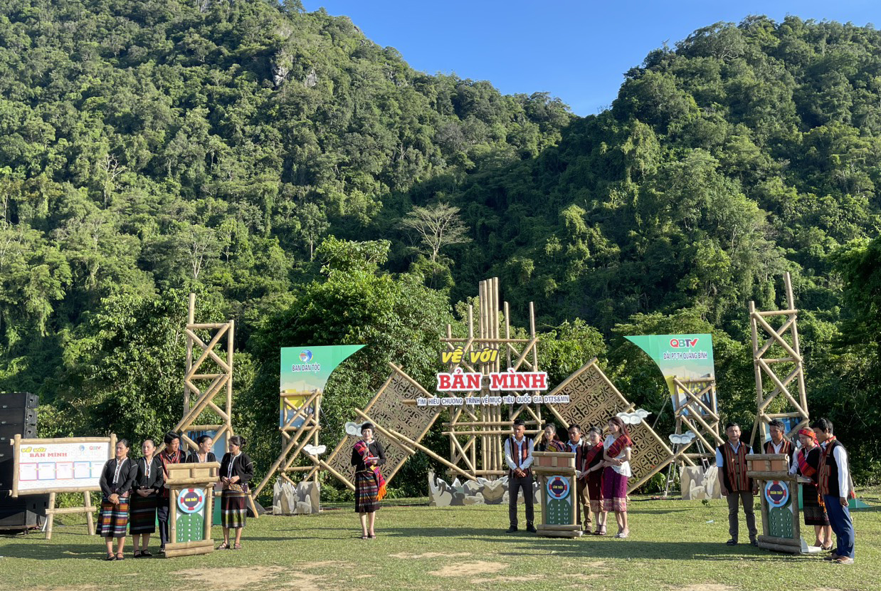 Các đội tham gia chương trình.