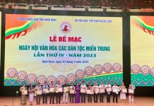 Bộ Văn hóa - Thể thao và Du lịch tặng bằng khen cho đoàn Quảng Bình tại lễ bế mạc ngày hội