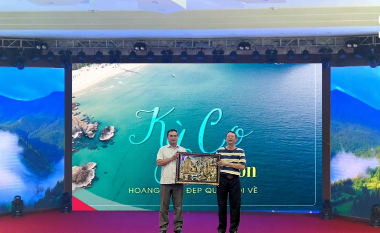  Lãnh đạo Sở Du lịch Quảng Bình và Sở Du lịch Bình Định tại buổi làm việc.