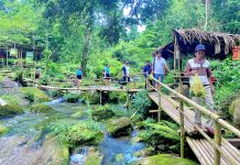 Phải làm sao để du khách đến các điểm du lịch sinh thái không chỉ đơn giản tắm suối, thưởng thức ẩm thực, chụp ảnh và ra về… Ảnh: Công ty Trường Tuấn