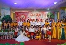 Đồng chí Trần Phong cùng cô và trò Trường mầm non Thuận Đức vui Tết Trung thu 2023.