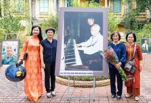 Tác phẩm Đại tướng đánh đàn piano cho phu nhân nghe trở thành chủ đề chính của cuộc triển lãm