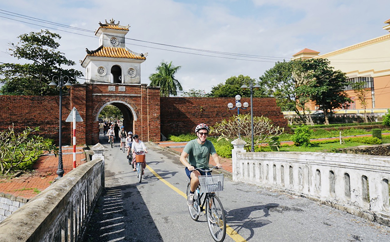 Tour khám phá TP. Đồng Hới bằng xe đạp.