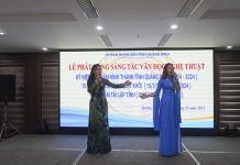 Hưởng ứng cuộc vận động sáng tác văn học-nghệ thuật về quê hương Quảng Bình Một tiết mục văn nghệ chào mừng lễ phát động