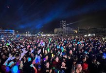  Rất đông du khách tham gia chương trình đại nhạc hội chào năm mới tại Khu đô thị Bảo Ninh 1.