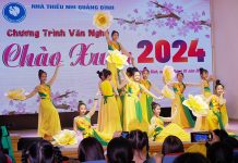 Nhiều tiết mục đặc sắc thu hút đông đảo người xem.