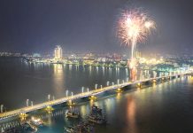 Lung linh cầu Nhật Lệ. Ảnh: Nguyễn Hải