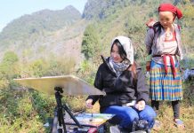 Nhóm họa sĩ phía Bắc trực họa tại Mèo Vạc, Hà Giang những ngày giáp Tết gây quỹ ủng hộ các điểm trường vùng cao.