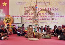 Trình diễn lễ hội mừng cơm mới của đồng bào Bru-Vân Kiều xã Ngân Thủy (Lệ Thủy).  