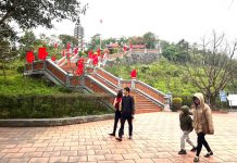 Đền tưởng niệm liệt sỹ Trường Sơn Bến phà Long Đại, một trong những di tích đã được gắn mã QR.