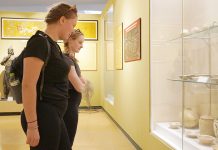  Với khách du lịch quốc tế, Bảo tàng Tổng hợp tỉnh là một địa chỉ yêu thích để khám phá mảnh đất, con người Quảng Bình trong suốt quá trình lịch sử.