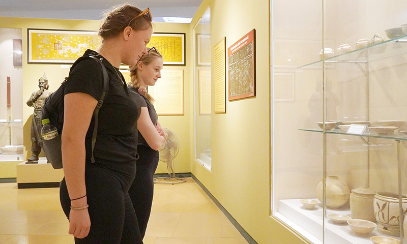  Với khách du lịch quốc tế, Bảo tàng Tổng hợp tỉnh là một địa chỉ yêu thích để khám phá mảnh đất, con người Quảng Bình trong suốt quá trình lịch sử.