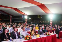 Lễ đón nhận Bằng công nhận Di sản văn hóa phi vật thể quốc gia Nghệ thuật trình diễn dân gian Hát Kiều Các đại biểu tham dự lễ.