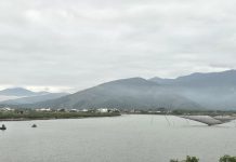 Khơi dậy tiềm năng du lịch phía Nam dãy Hoành Sơn Trên đường đến thác Tam Cấp, du khách sẽ được ngắm nhìn dòng sông Loan thơ mộng.