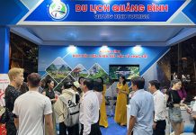 Gian hàng du lịch Quảng Bình thu hút đông đảo sự quan tâm của du khách.