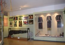 Phía sau hiện vật Mỗi hiện vật được trưng bày chứa đựng một câu chuyện riêng.