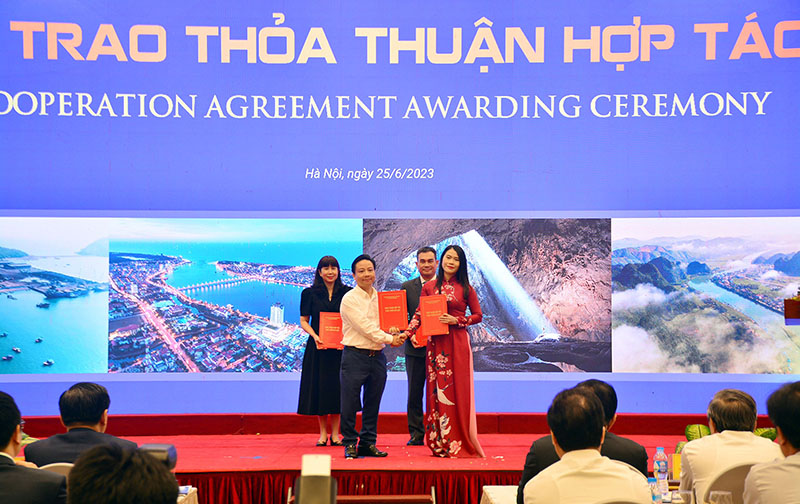 Ký kết hợp tác giữa Câu lạc bộ Lữ hành UNESCO Hà Nội và Trung tâm Thông tin xúc tiến du lịch.