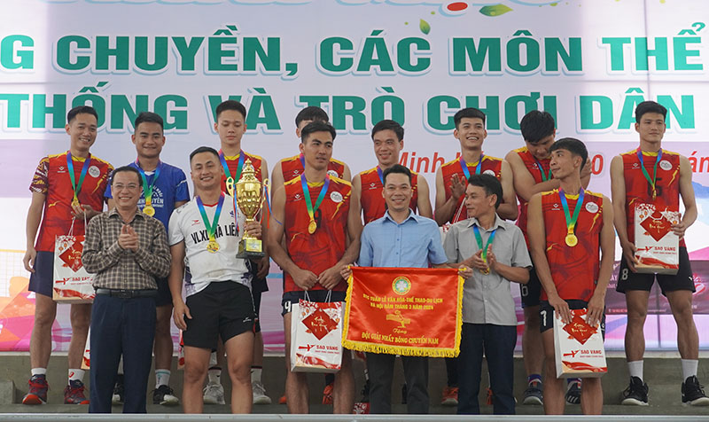 Giải nhất bóng chuyền nam năm 2024 thuộc về thị trấn Quy Đạt.