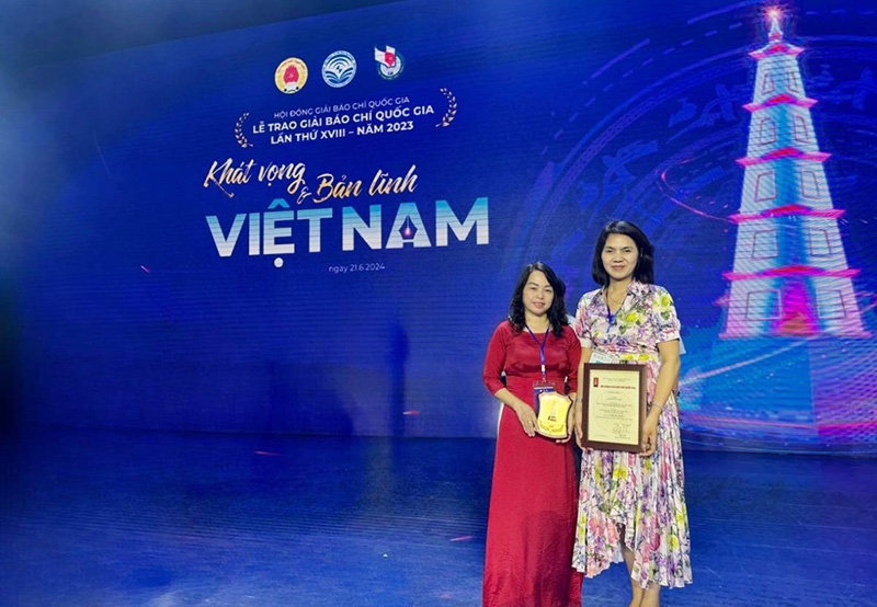 Nhóm tác giả Đài PT-TH Quảng Bình giành giải khuyến khích tại Giải báo chí Quốc gia lần thứ 18.