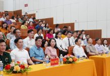 Trao giải cuộc thi sáng tác biểu trưng tỉnh Quảng Bình Các đại biểu dự lễ trao giải.