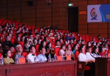 “Nhạc sĩ Hoàng Vân-60 năm vang mãi bài ca” Các đồng chí lãnh đạo tỉnh tham dự đêm nhạc tri ân nhạc sĩ Hoàng Vân.