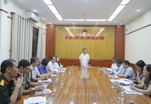 Đồng chí Phó Chủ tịch UBND tỉnh Hoàng Xuân Tân phát biểu chỉ đạo cuộc họp